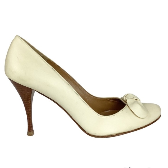 STUART WEITZMAN LEATHER CREAM NEUTRAL KNOT PUMPS - Picture 1 of 12